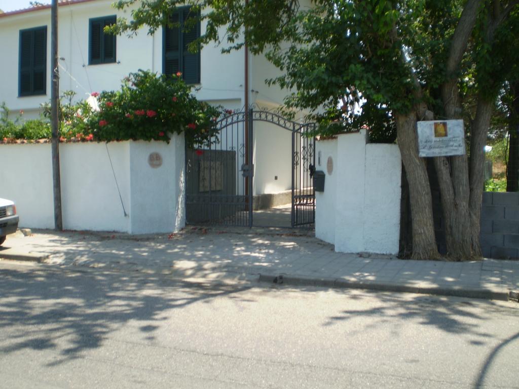 Il Giardino Di Emilio Bed & Breakfast Marrubiu ห้อง รูปภาพ